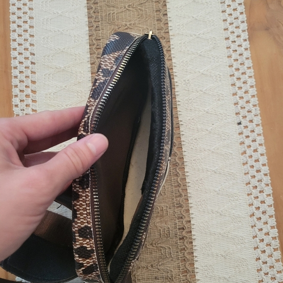 Amazon Brand Cheetha Belt Bag - Picture 8 of 10